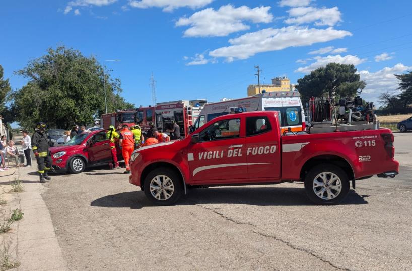 Foggia, incidente in via Cerignola: scontro tra due auto