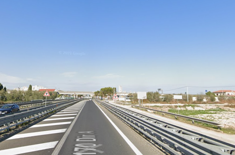 Tre auto si schiantano sulla SS170 a Barletta, cinque feriti