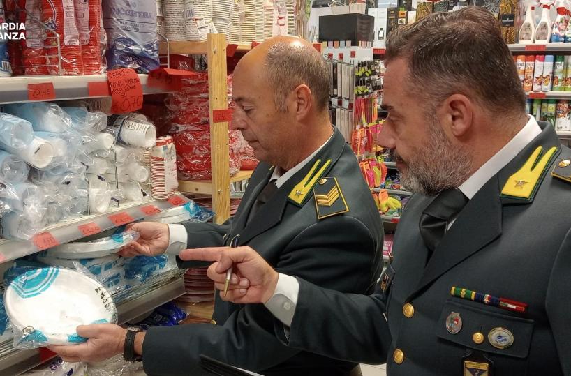 Sequestrati oltre 25mila articoli pericolosi in attività del Tarantino. Denunciati 15 imprenditori tra Puglia e Campania