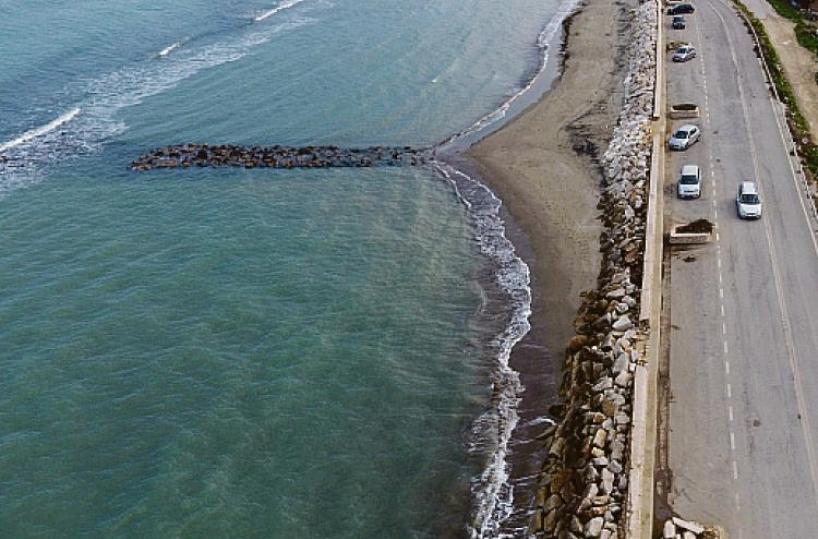 Barletta, ritardi e mugugni: le spiagge non sono pulite
