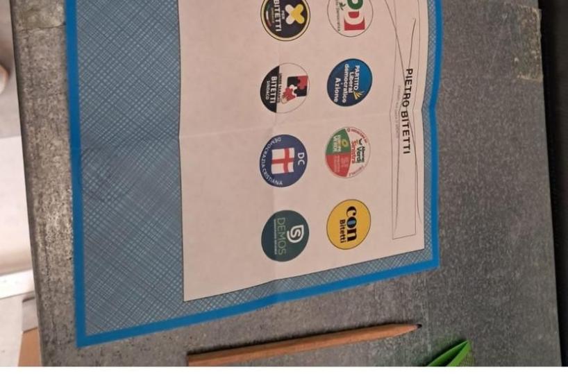 Candidata fotografa la scheda elettorale e pubblica il voto sui social: scoppia il caso a Taranto
