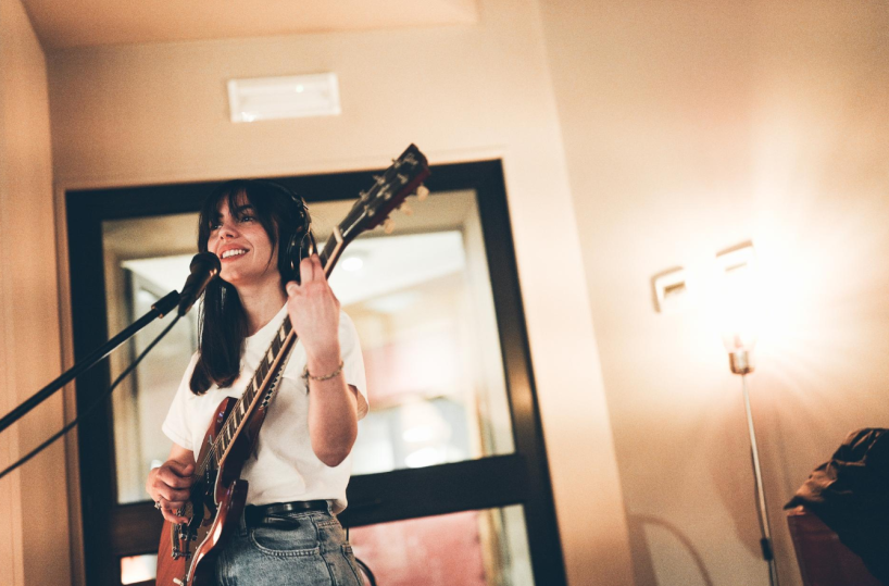 Melpignano aspetta il live di Gloria Tr&igrave;camo: appuntamento il 14 giugno con l&rsquo;EP &laquo;Una piccola guerra&raquo;