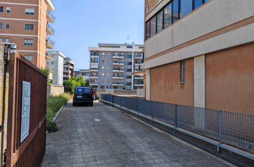 Lecce, cede la corda e precipita dal quarto piano: morto operaio 26enne muore 