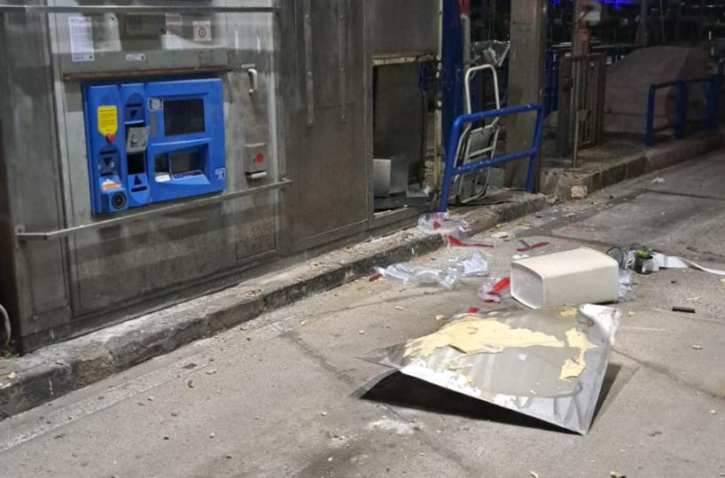 Mottola, banda fa esplodere la cassa continua al casello autostradale e fugge con il bottino