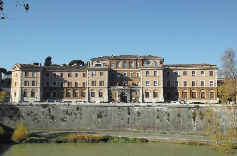 Detenuto pugliese evade a Roma durante una visita in ospedale: è caccia all’uomo