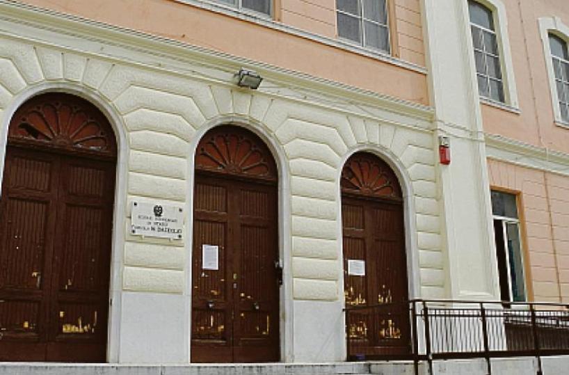 Barletta, lavori alla scuola D’Azeglio: 400 bambini cercano «casa»