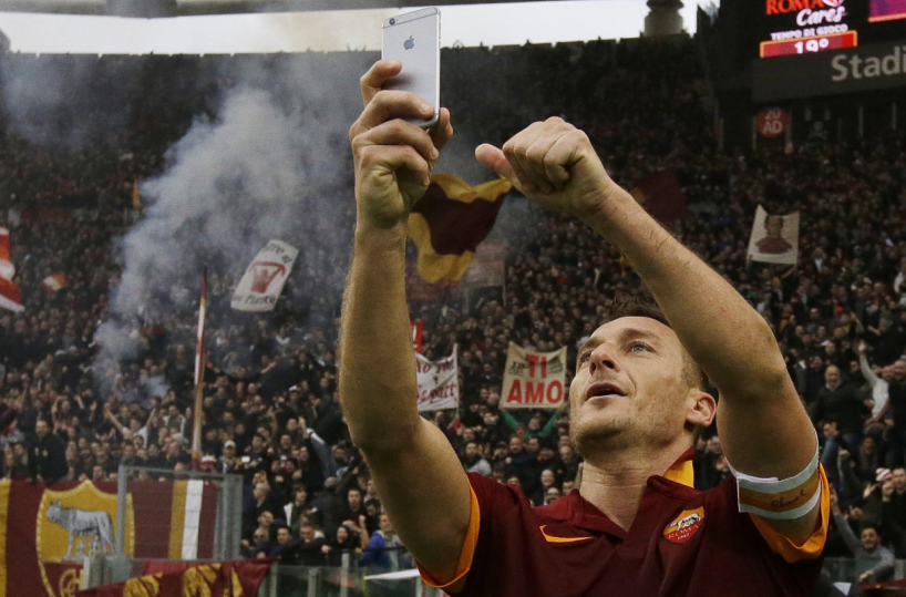 La giornata del selfie: è ora di guardarsi davvero allo specchio
