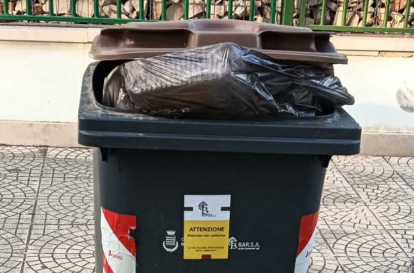 Rifiuti a Barletta, stop a multe «condominiali»: «Penalizzati solo i cittadini virtuosi»