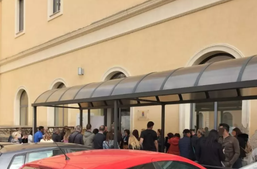 Taranto, mattinata di caos al Comune: 269 appuntamenti prenotati in simultanea per un crash del sistema