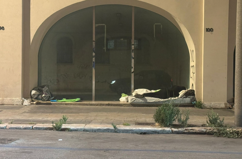 Bari, il liutaio diventato clochard: storie di una terra di mezzo