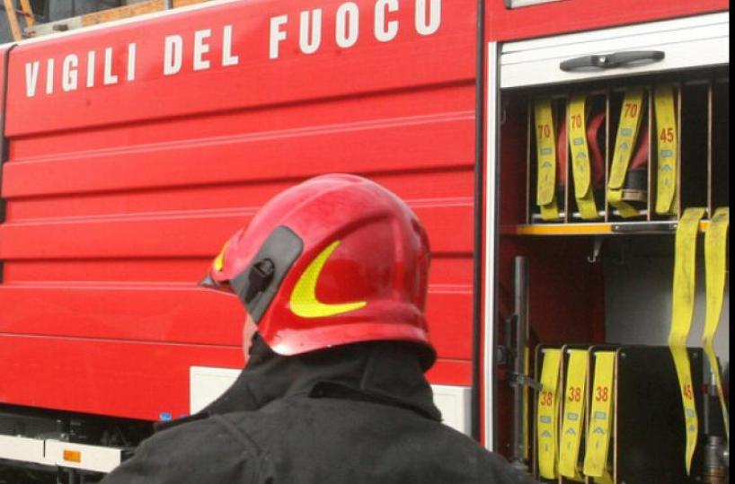 Campi Salentina, attentato incendiario a un'azienda agricola: salvi gli animali