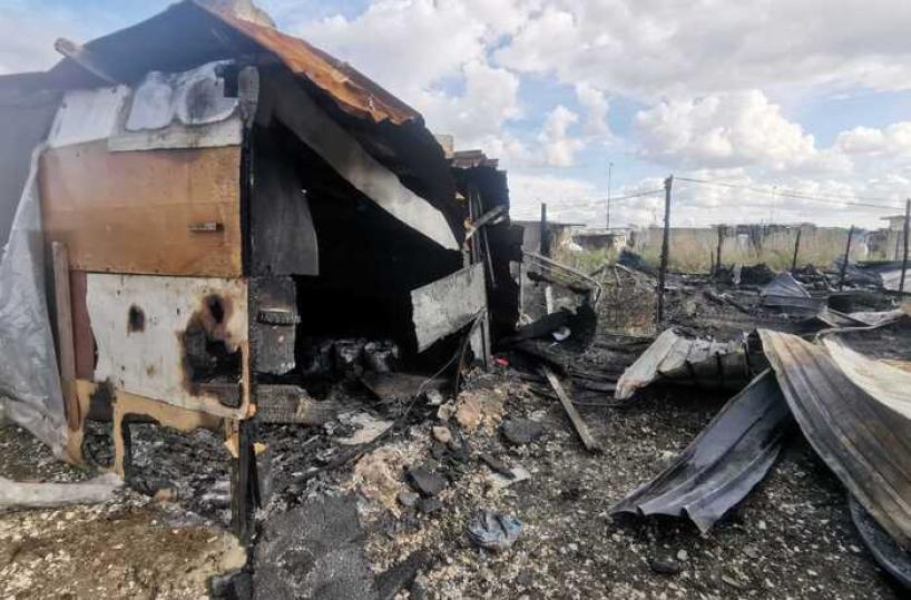 Foggia, «Non c'è ombra nè acqua, fa caldissimo»: il dramma dei migranti nel ghetto di Borgo Mezzanone