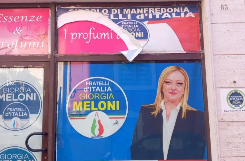 Manfredonia, imbrattata la vetrata della sede di Fdl e la foto di Giorgia Meloni 