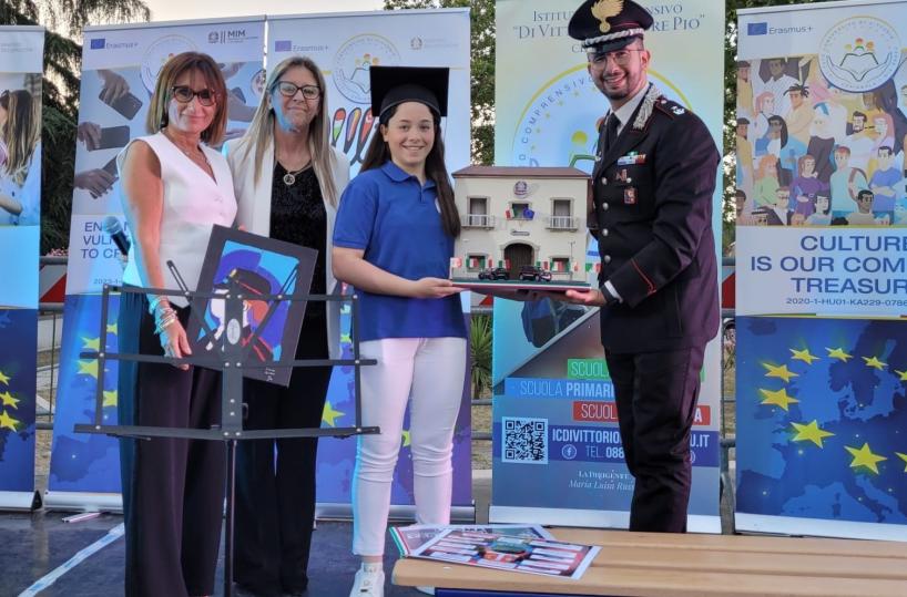 Cerignola, la giovanissima Simona dedica la tesina di terza media all'Arma dei carabinieri