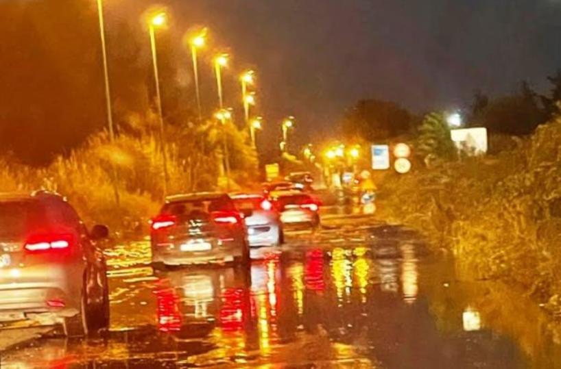 In tilt il tronco della fogna nel centro di Manfredonia: divieto di  balneazione