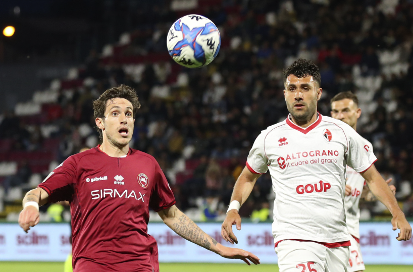 Il Bari prova a blindarsi: difesa da ricostruire, Nikolaou il primo innesto per Caserta