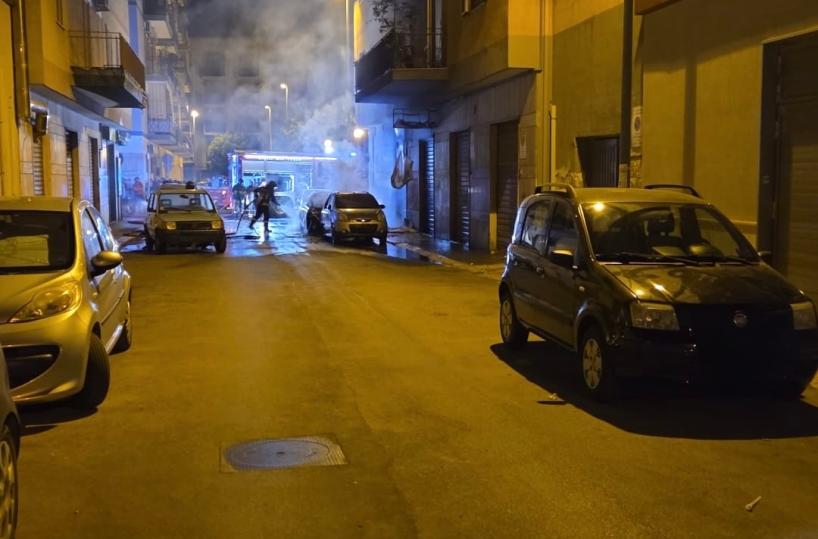 Taranto, 31enne dà fuoco a 13 auto in 2 giorni:  arrestato piromane seriale