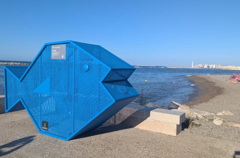 Bari, a San Girolamo posizionato il pesce «mangia-plastica»: l'opera per sensibilizzare alla differenziata
