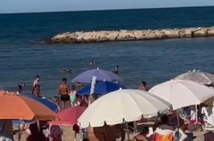 Tragedia a Trani, donna di 69 anni muore per un malore sulla spiaggia libera di Colonna