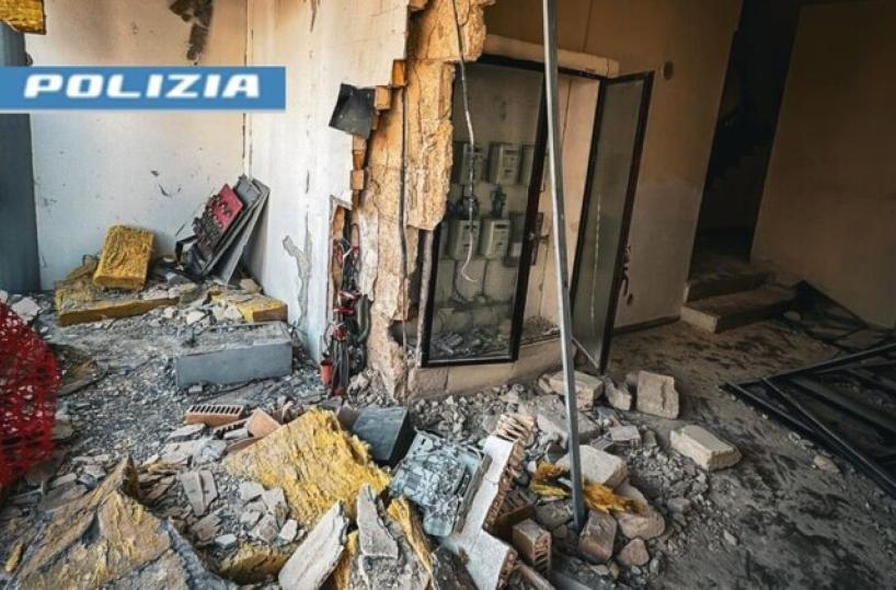 Botti di Capodanno devastarono palazzina Arca Puglia ad Andria: arrestati due giovani