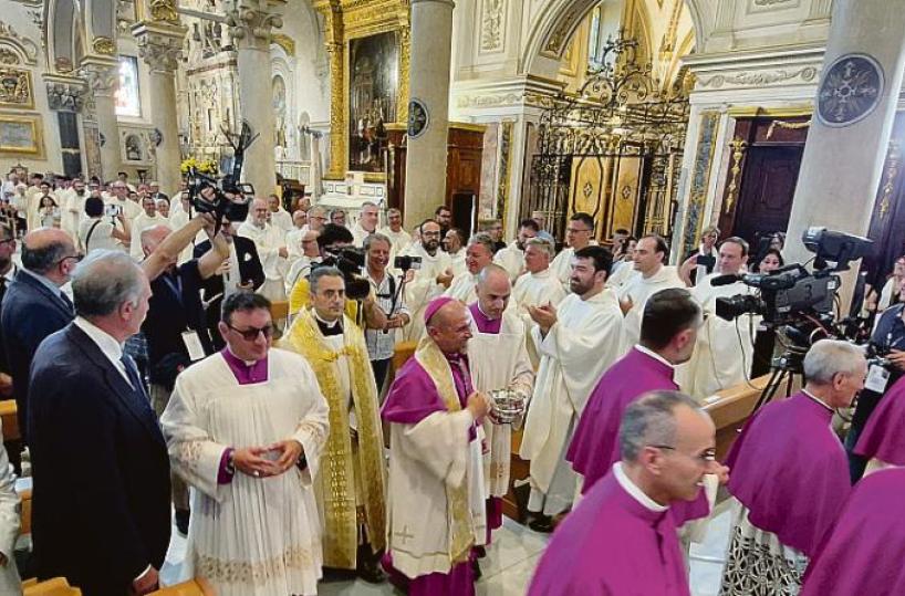 «Collaborare per il bene comune con uno sguardo alle persone fragili»: a Matera l’insediamento di mons. Ambarus