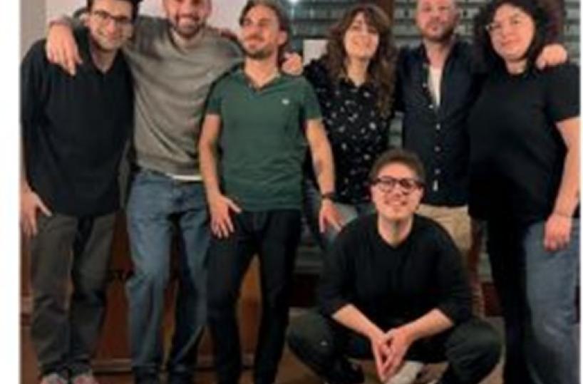 Lo specchio tagliente: anche la Puglia sa ridere