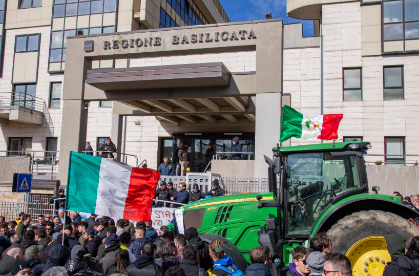 Basilicata, oggi il Consiglio regionale sull’emergenza idrica con gli agricoltori in piazza