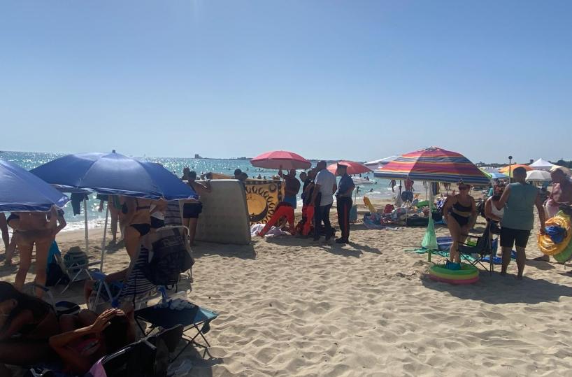 Torre Lapillo, ha un malore mentre fa il bagno: morto 79enne