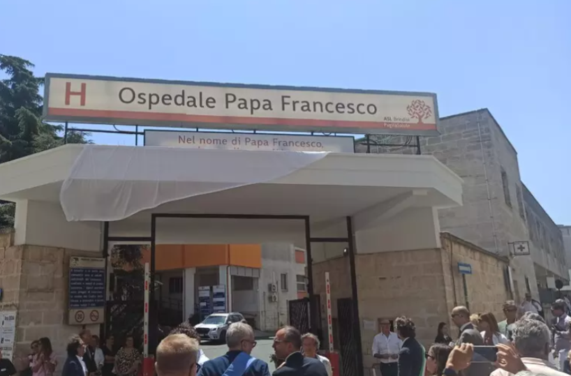 A Ostuni uno dei primi ospedali in Italia intitolati a Papa Francesco: oggi la cerimonia