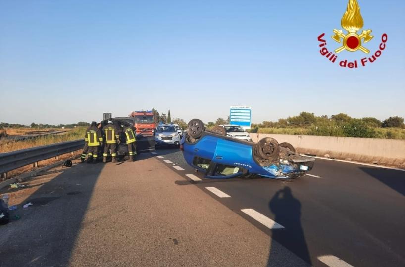 Incidente sulla SS7 vicino Mesagne: due feriti, una delle auto si capovolge