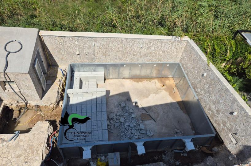 Torre Chianca, l'«occhio» del drone scopre una piscina interrata totalmente abusiva: denunciato il proprietario