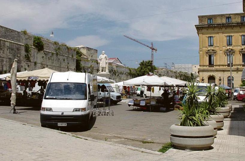 Piazza Libertini e area del Castello a Lecce, le varianti fanno slittare i lavori