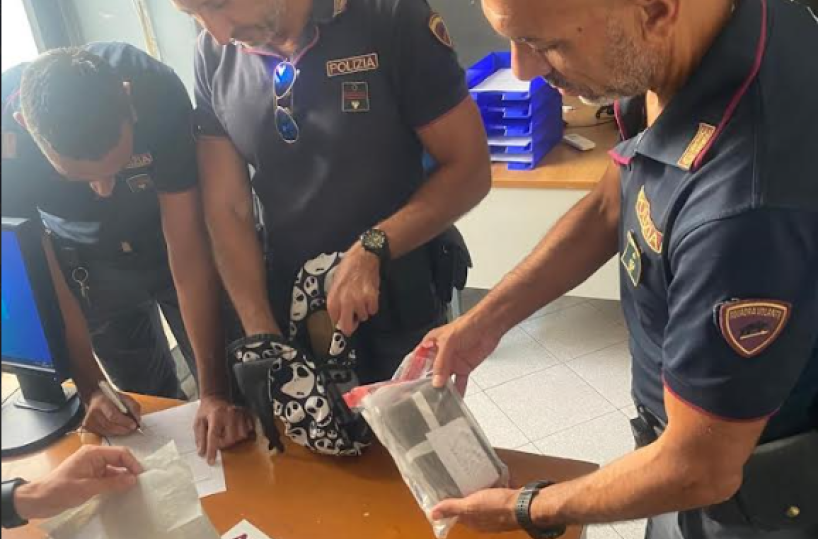 Lecce, 57enne fermato per un controllo, nello zaino aveva un chilo di eroina: arrestato