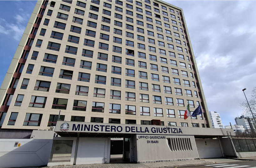 Bari, l'analisi del procuratore Rossi: «Le carceri sono fuori controllo, comandano i clan dall'interno»