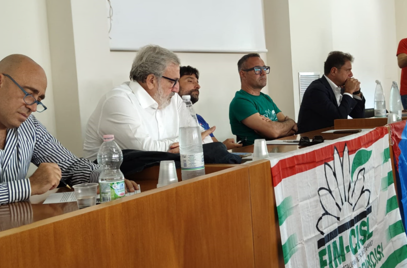 Ilva, una nuova fabbrica è possibile: sulla decarbonizzazione sindacati chiedono sponda a governatore e sindaco