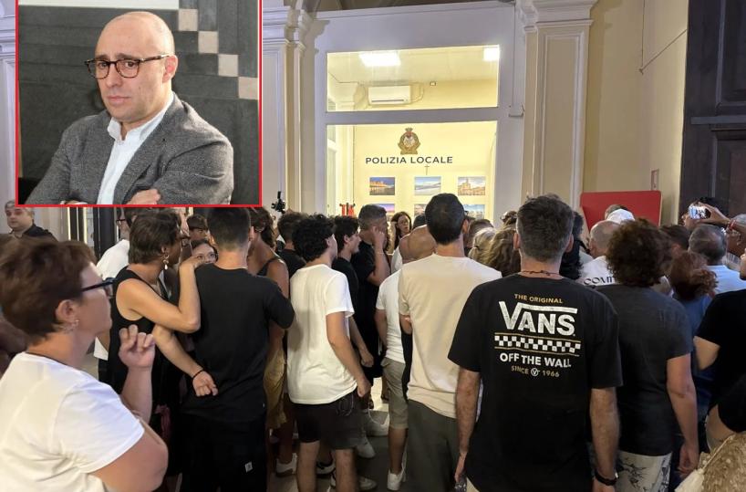 Taranto, il sindaco Bitetti si dimette