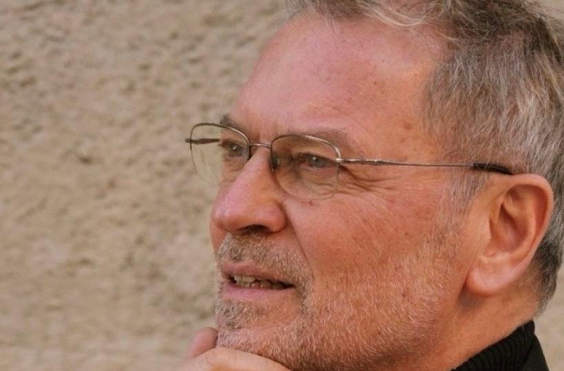 Franco Simone emoziona con la sua versione del successo di Jovanotti «Le tasche piene di sassi»
