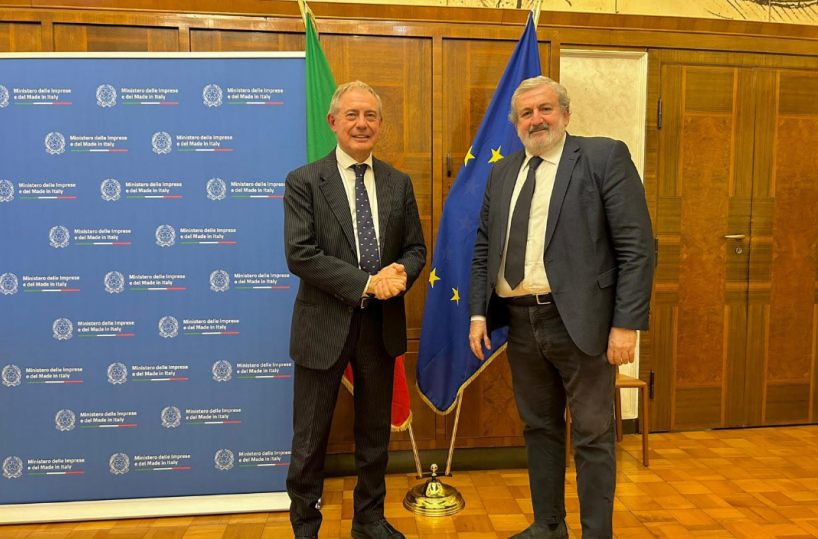 Ex Ilva, Urso tira dritto: domani la firma dell’intesa i nodi dell’acciaio