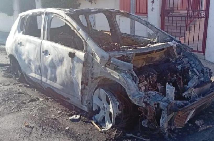A fuoco auto a Margherita di Savoia e San Ferdinando di Puglia: nel mirino un un funzionario comunale e un vigile urbano
