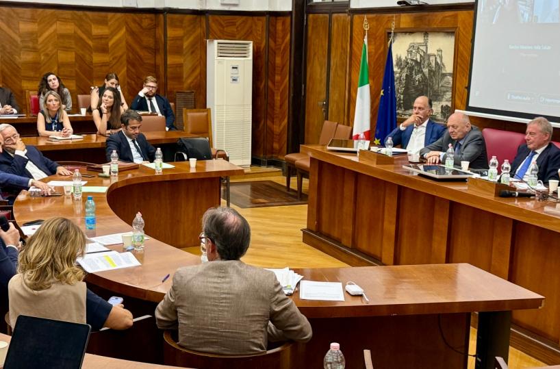 Ex Ilva, il ministro Urso: «Produzione dimezzata, ma non abbandoneremo le aziende dell'indotto»
