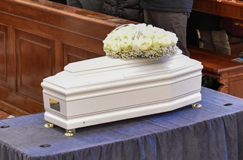 Ai funerali del figlioletto di Verreth una delegazione del Bari calcio