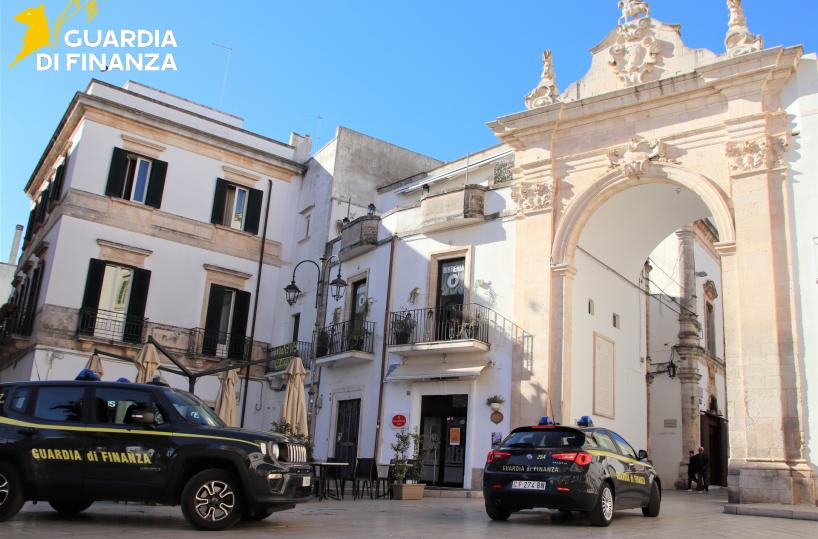 Avrebbero percepito 144mila euro grazie a redditi di cittadinanza falsi : 14 denunciati a Taranto