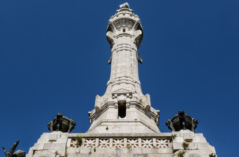 Il faro senza mare: Minervino Murge e la memoria nel libro di Paolo Pinnelli