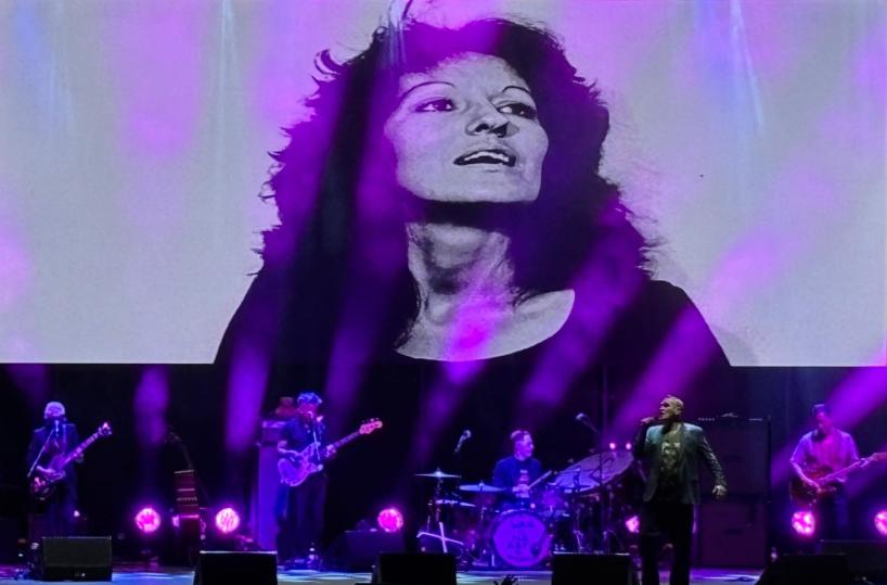 Morrissey incanta Ostuni: gran finale del tour italiano al Locus Festival