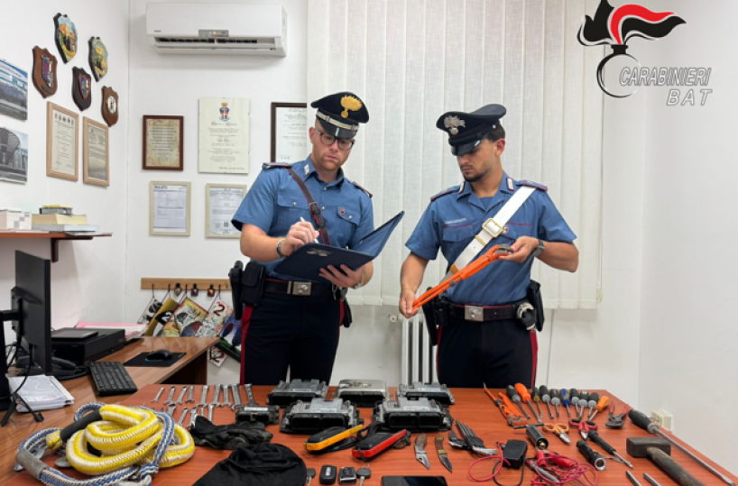 Trinitapoli, sorpresi dai carabinieri mentre rubano un auto in pieno giorno: arrestato 50enne, complice in fuga