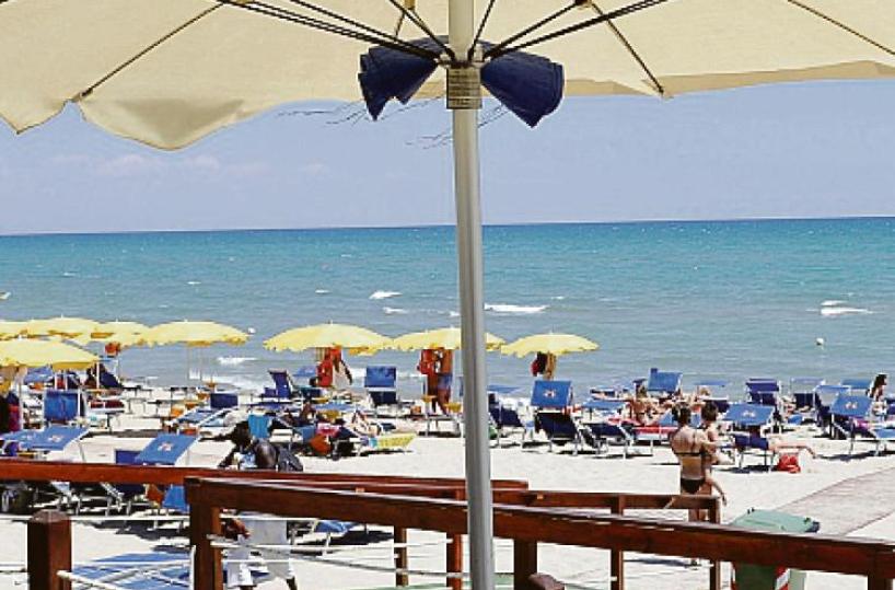 A Mola di Bari arriva «lo psicologo in spiaggia» 