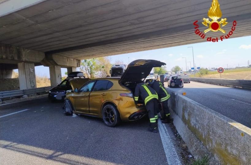 Brindisi, scontro tra due auto sulla statale: due feriti