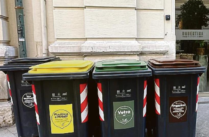 Bari, la differenziata della discordia: in Comune il confronto decisivo per il porta a porta
