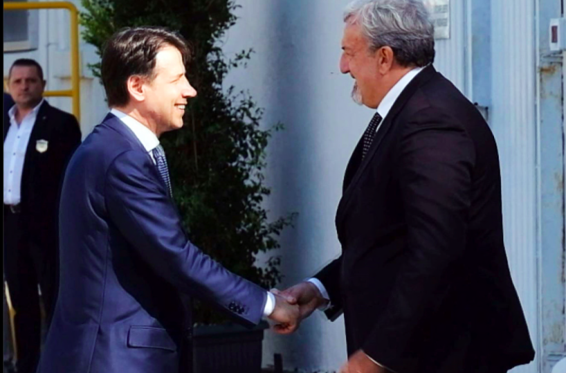 Bagarre nel centrosinistra, il veto di Conte su Emiliano fa infuriare il Pd: «Ingrato»