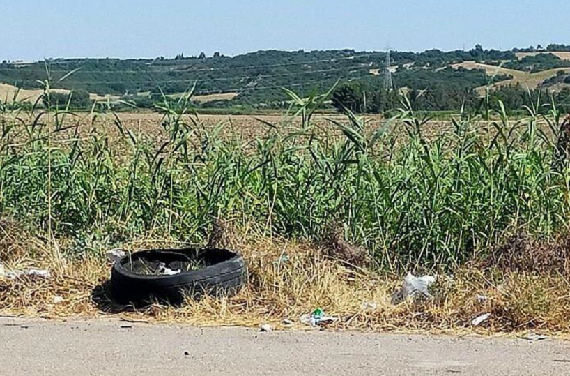 La Metaponto-Matera trasformata in discarica: chiesta la rimozione dei rifiuti dalla strada